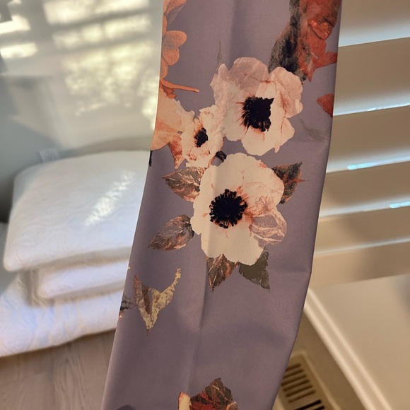 3/4 Length workout pants, worn once! - Picture 3 of 4